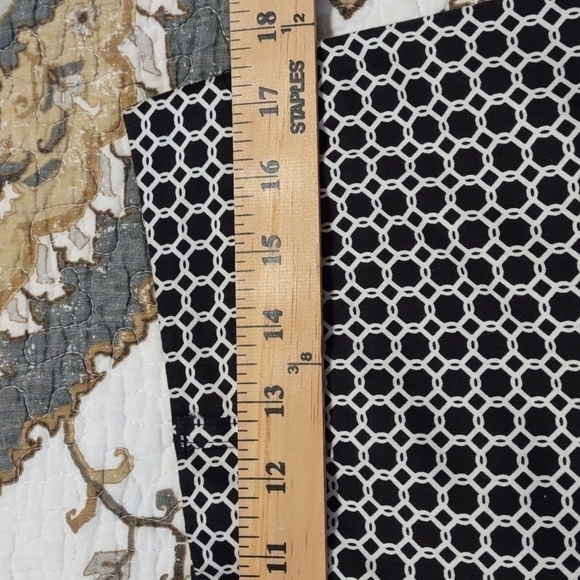 Madison Black and White Geometric Print Cropped Pants Size 10 - Picture 4 of 6